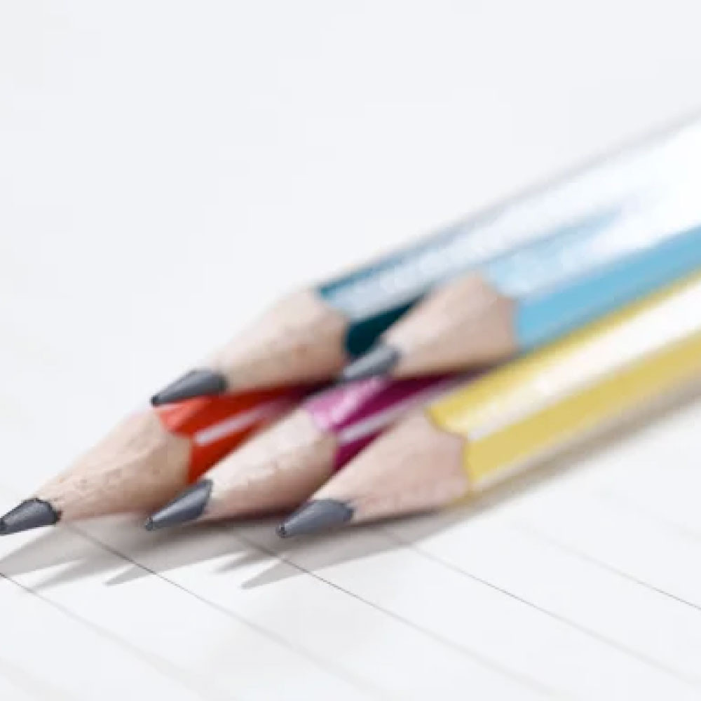 STABILO Schulbleistift pencil 160 5 Bleistifte auf Tisch