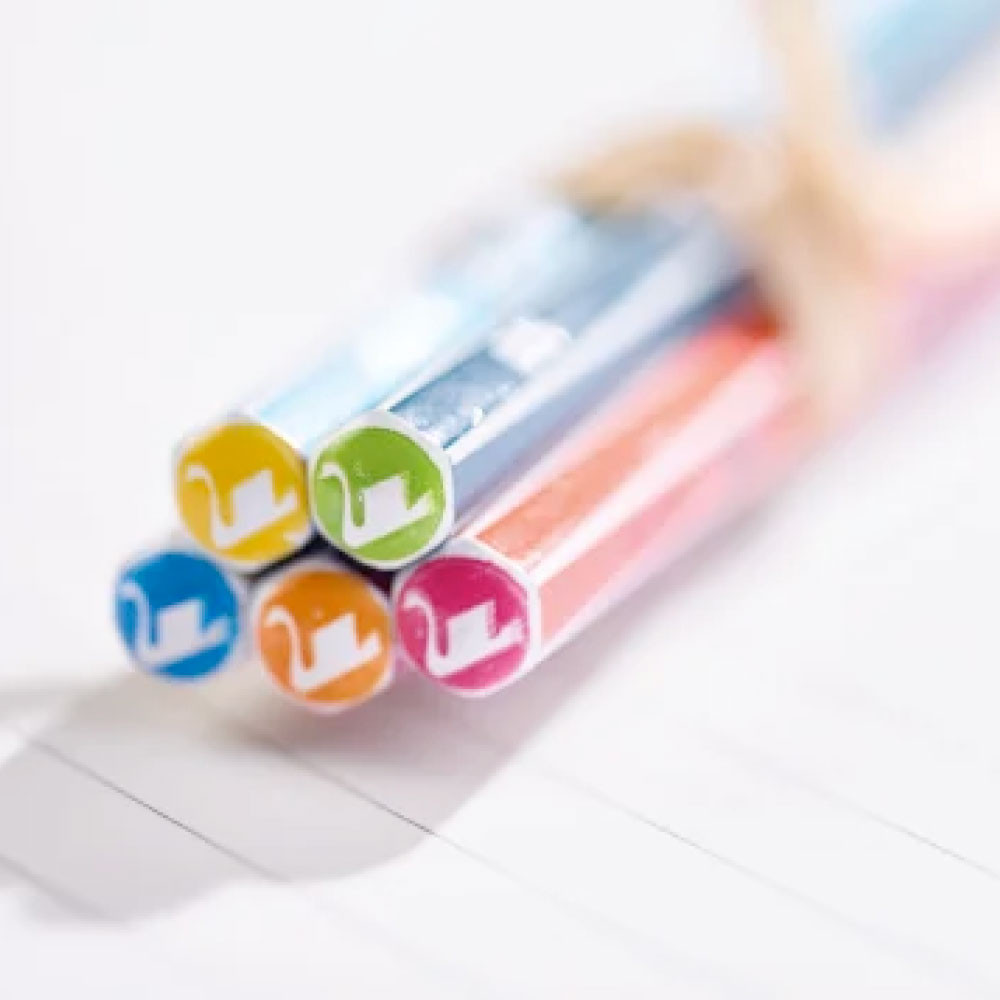 STABILO Schulbleistift pencil 160 5 Bleistifte auf Tisch Rückseite